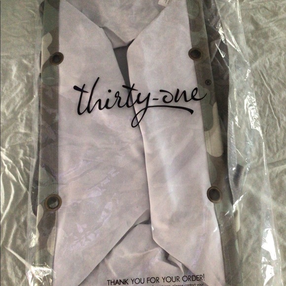 Thirty One Large Utility Tote! Soft Camo! New in Bag! - Picture 3 of 5